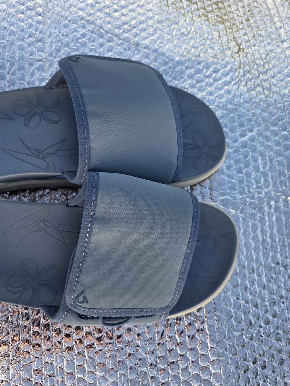 Olukai Nu'a Olu Women's Slide Sandals With Embossed Floral Footbed View 5